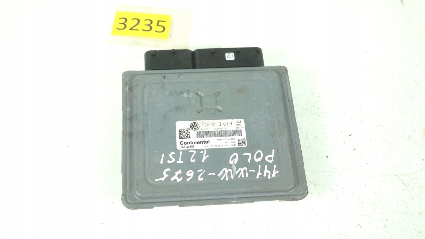 computer control unit of the engine VW POLO 6R 5 V 1.2 TSI 03F906070FR 5WP44803