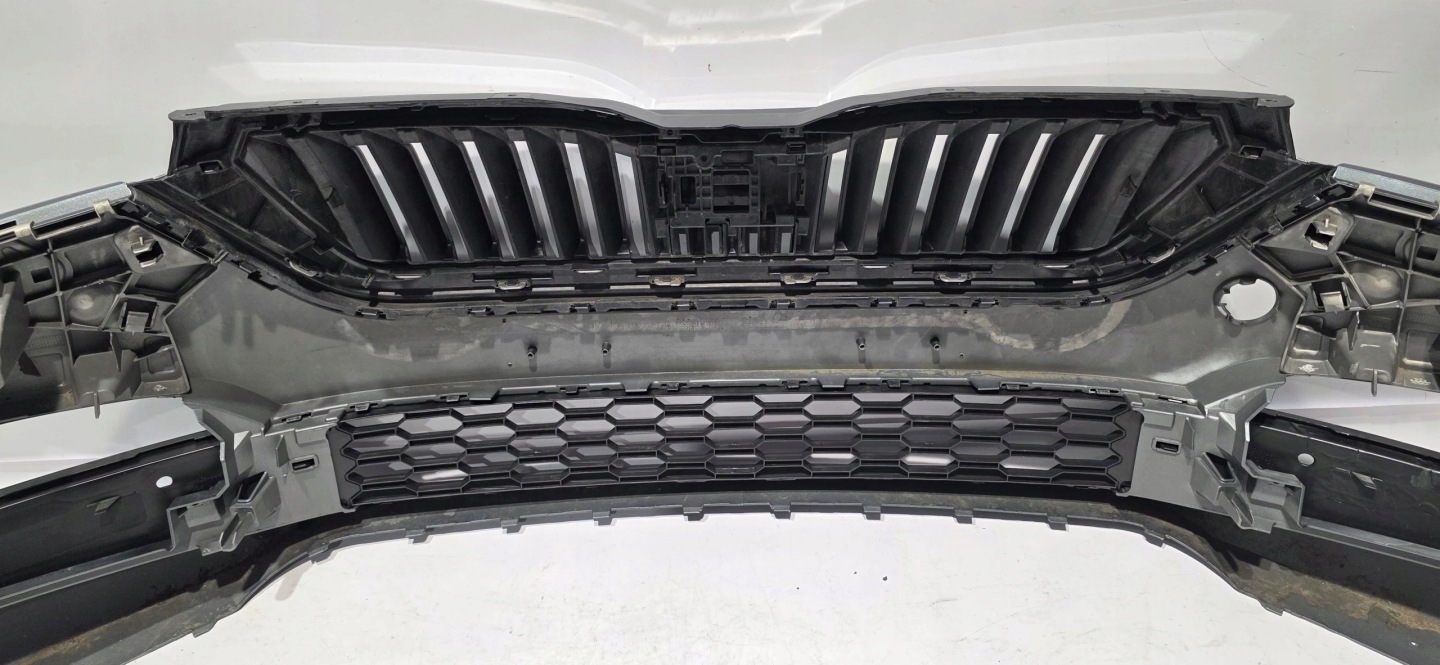 front bumper grille SKODA SCALA 19-23 original 657807221