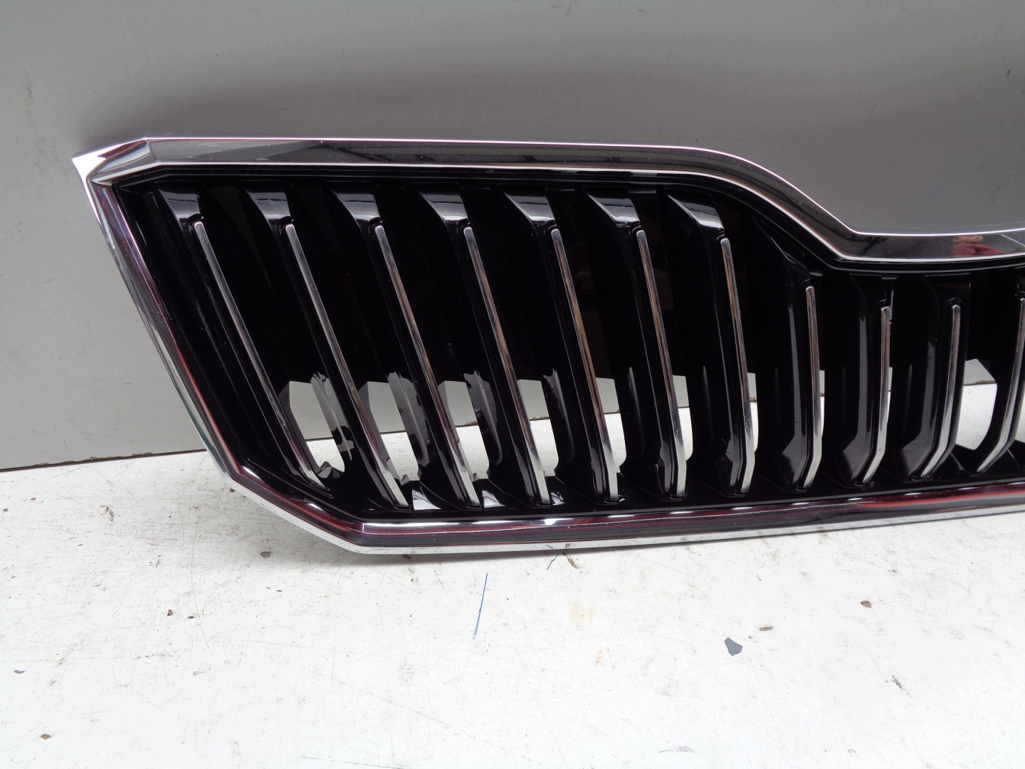 Grille SKODA SUPERB III 3 3V 3V0 15- NR 53587