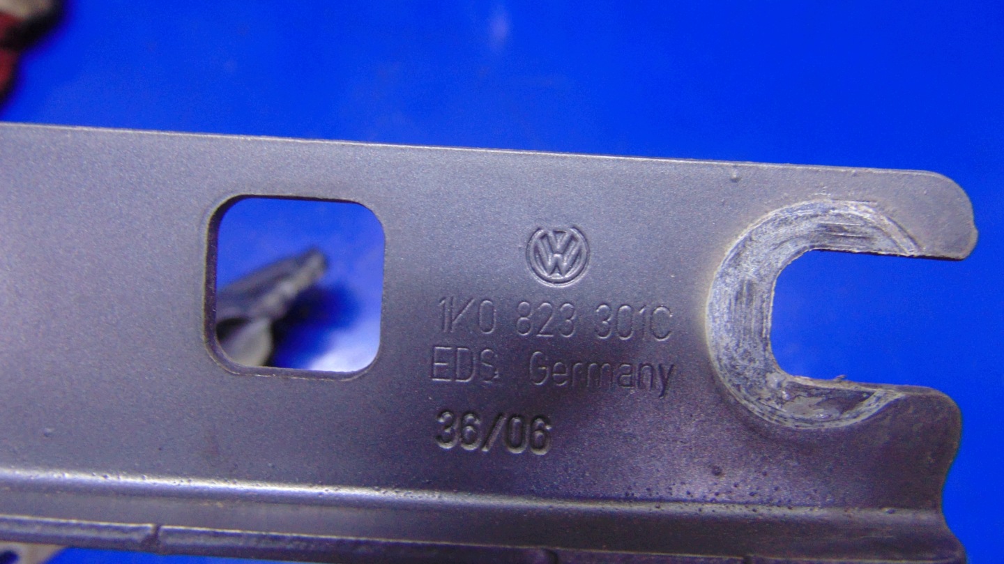 Cerniere cofano KPL LA7T VW GOLF V HB 03-10 ROK