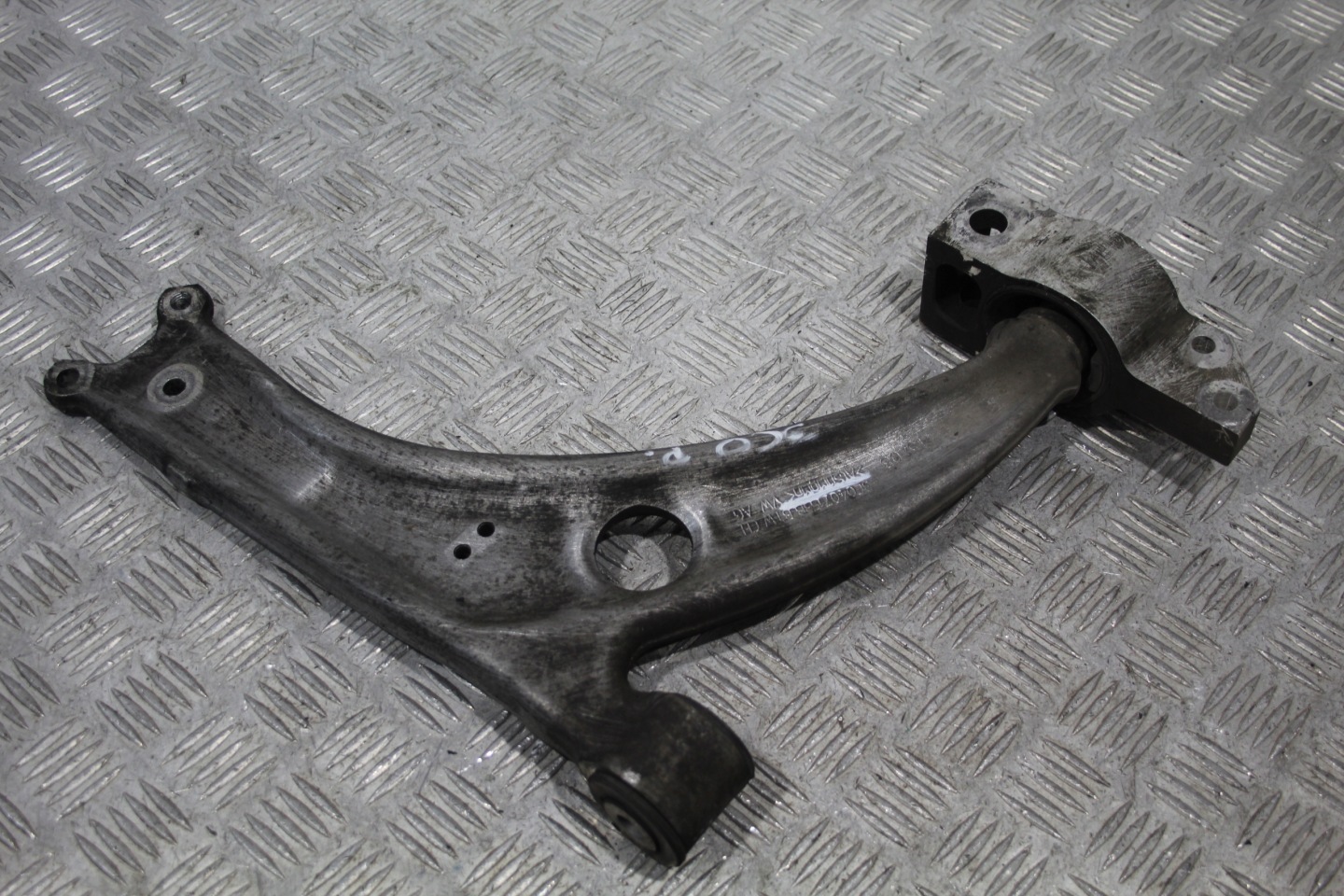 arm right front VW PASSAT 3C 3C0 3C9 3C0407153B