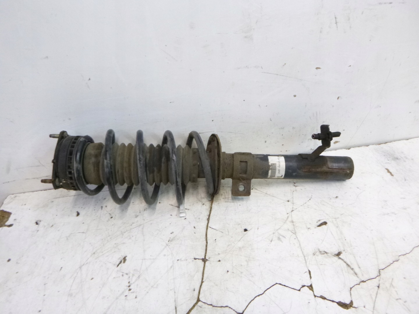 shock absorber front left steering rod MacPhersona Ford Fiesta MK5 2S61-18K001-AF