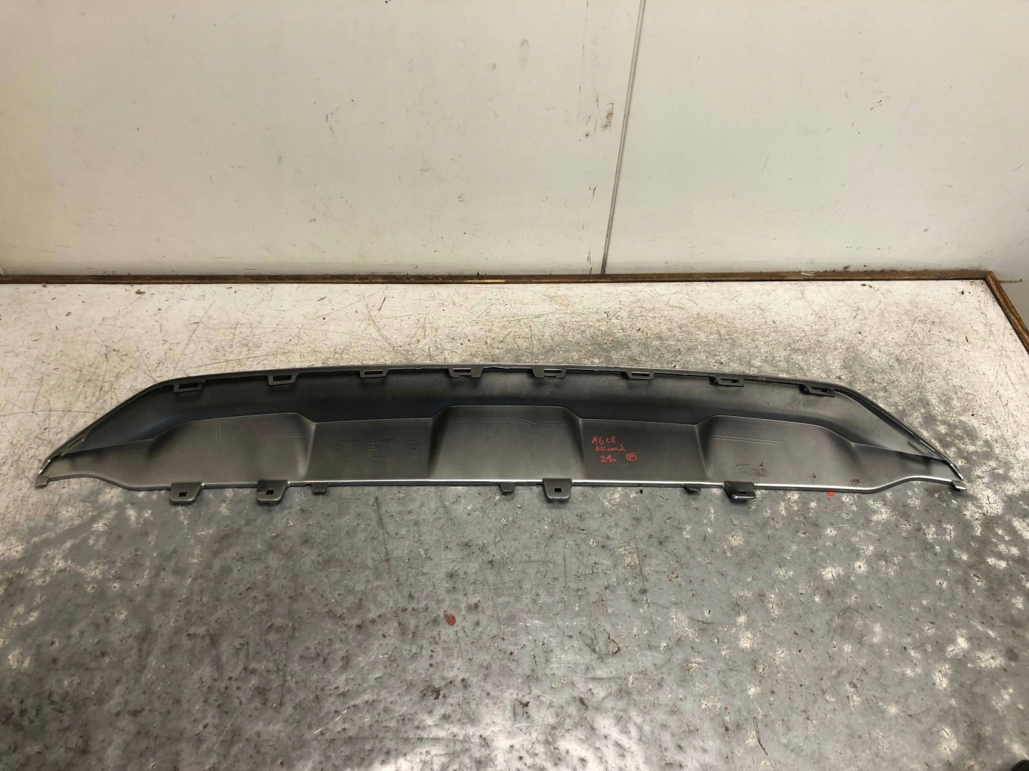 Diffuseur Accessoires Pare choc Arrière AUDI A6 C8 ALLROAD 4K9807835
