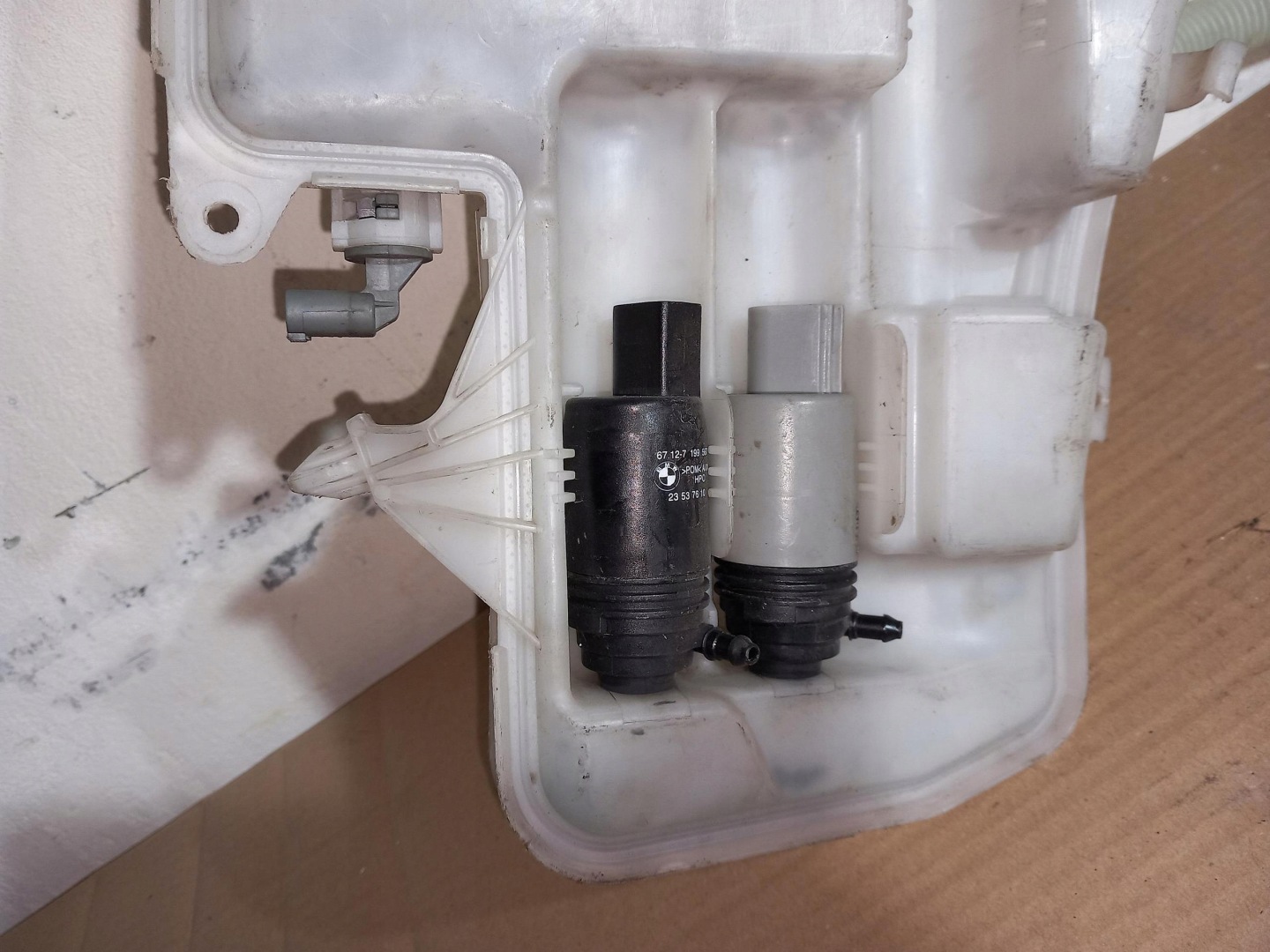 Behälter Spritzdüse BMW SERIA 1 E87 E81 7124231 04-11