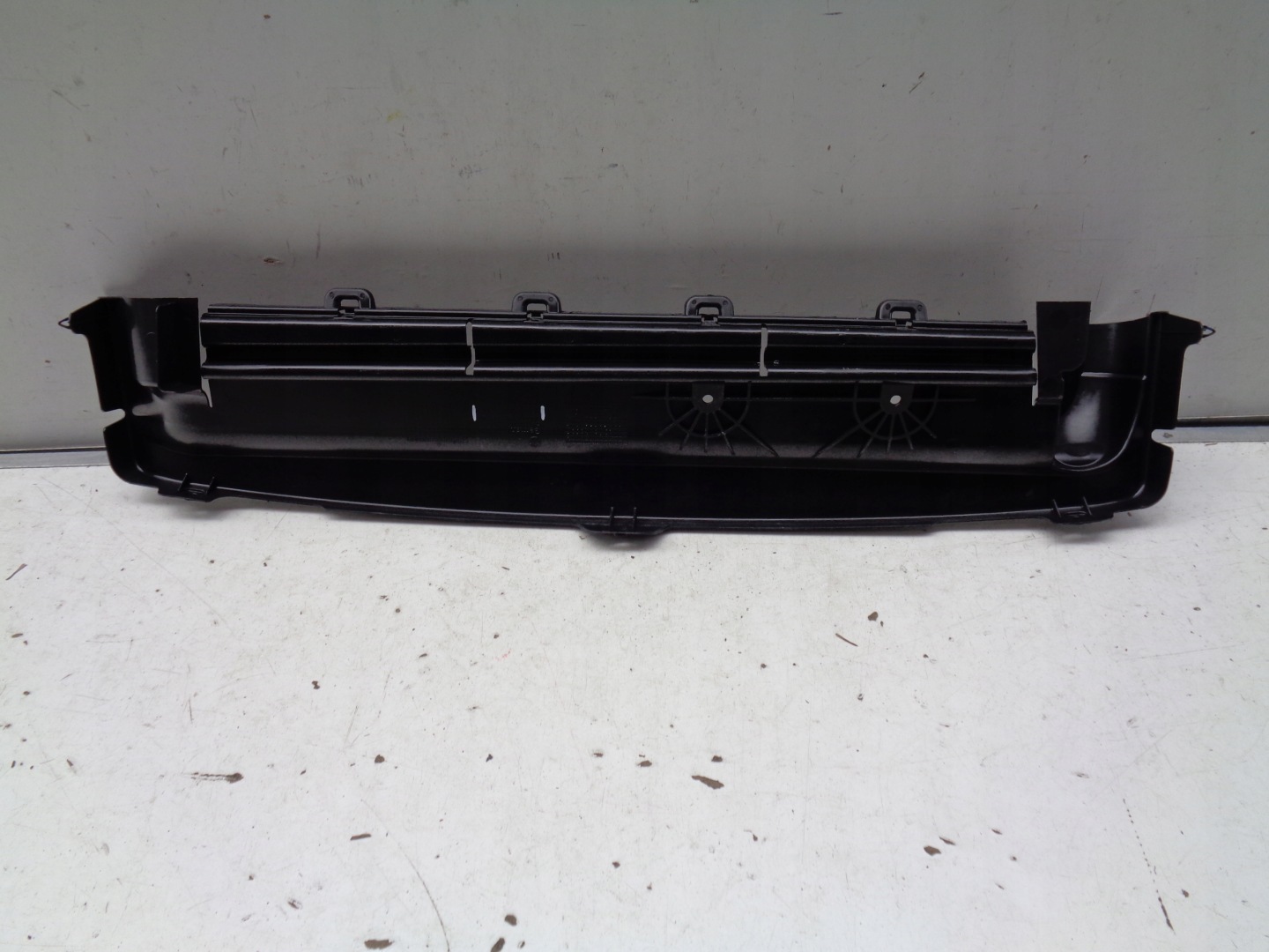 Blende Abdeckung der Kühler Zufuhr luft VW T6 7E 7E0 15