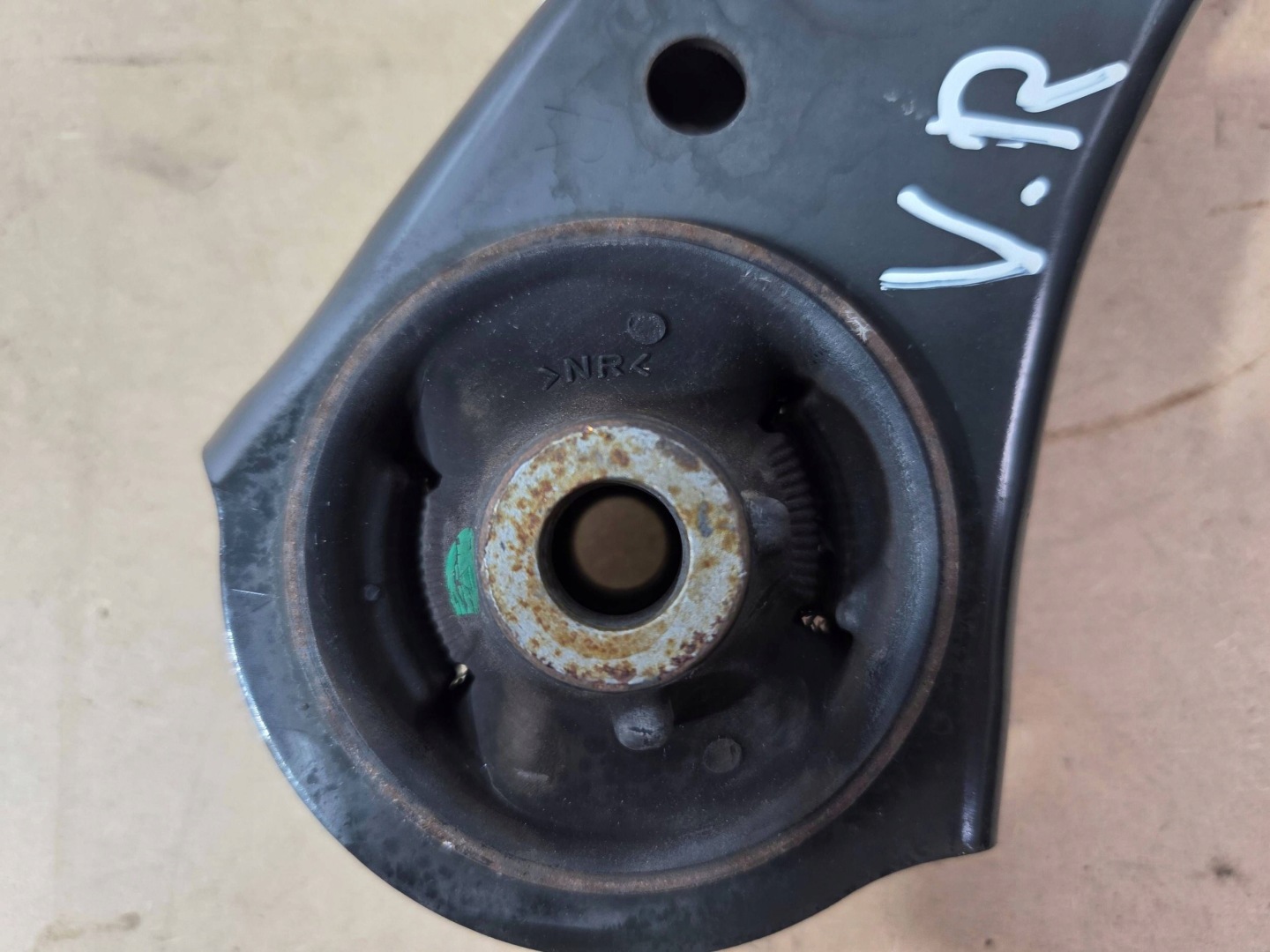 Toyota Corolla E212023r arm front right (Q706)