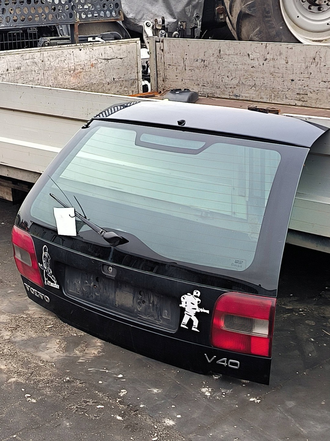 trunk door boot VOLVO V40 and LIFT