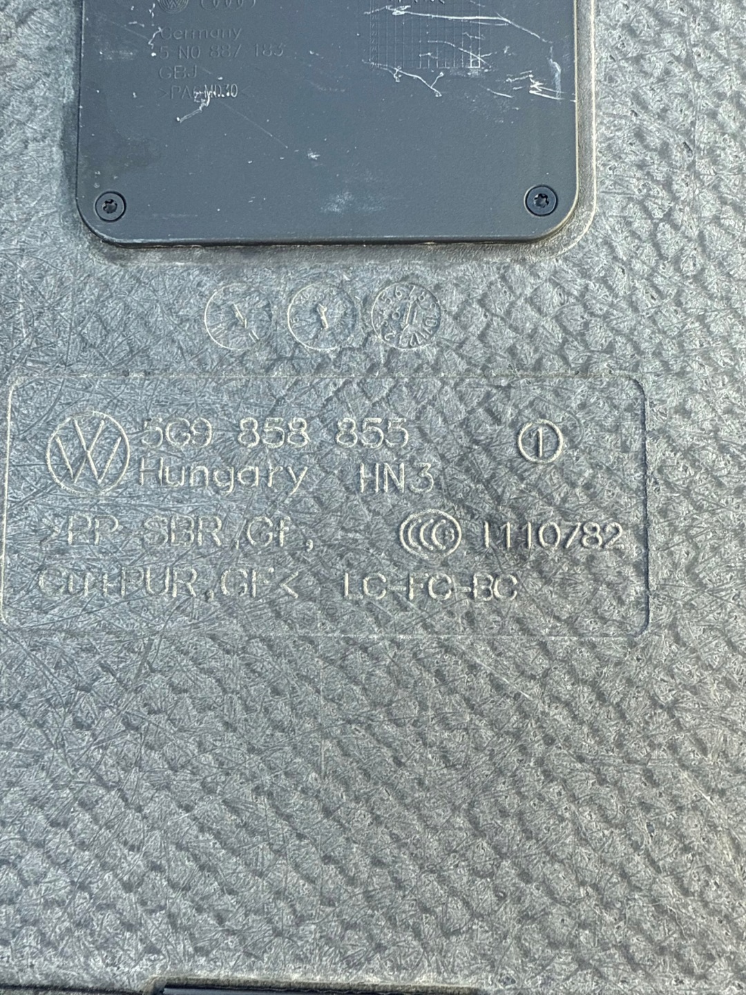 VW GOLF VII KOMBI VARIANT floor upholstery boot 5G9858855