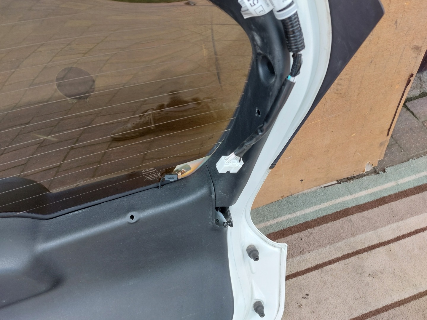 boot door NISSAN JUKE and 15r BIALA KAMERA
