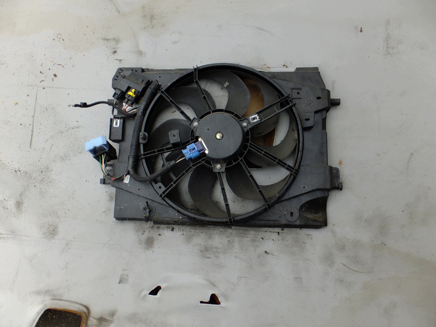 ventilátor chladiče renault clio IV 1,5 dci 2017r 214818009R