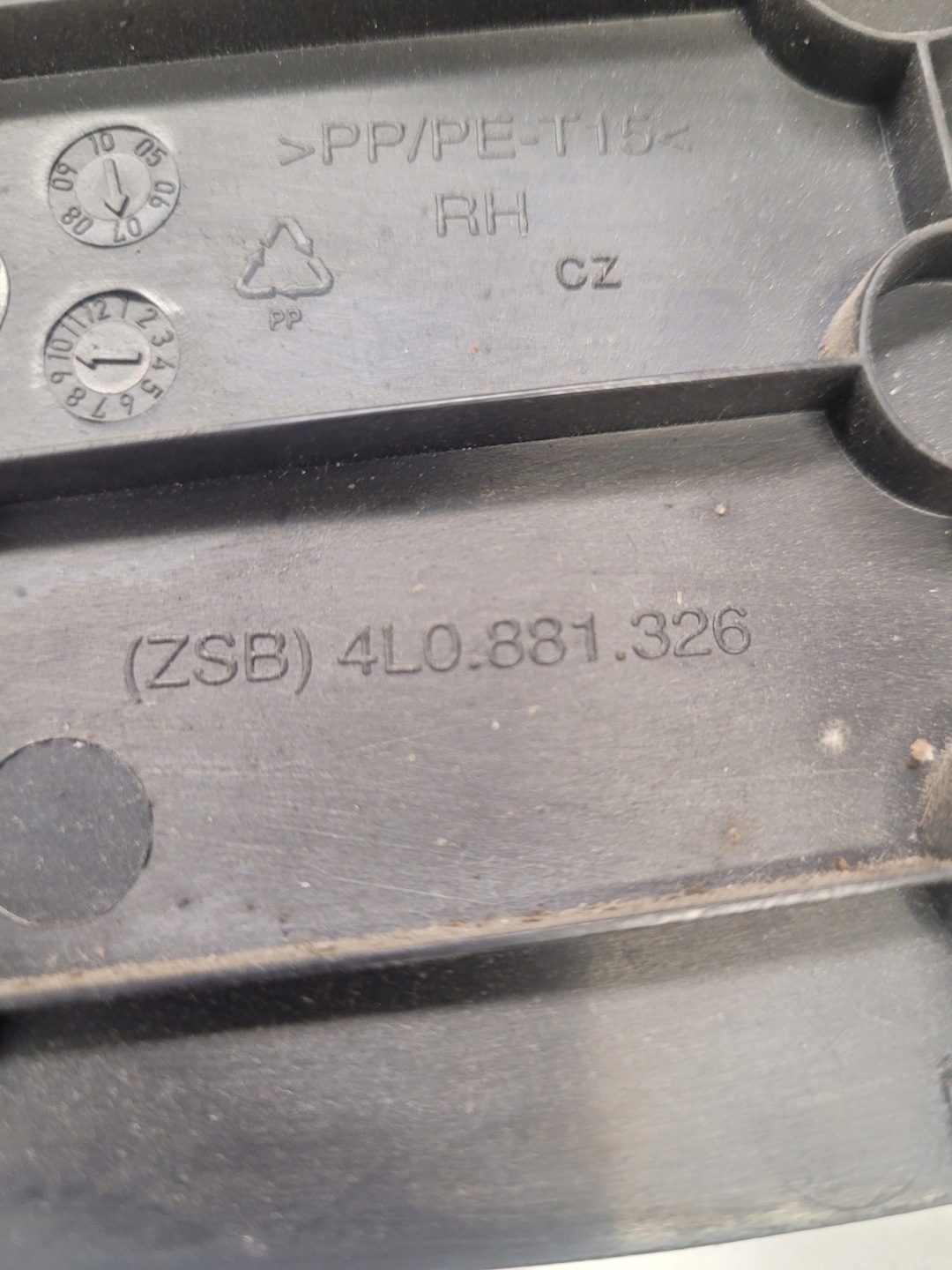 BLENDE ABDECKUNG VERSCHLUSSSTOPFEN SITZ RECHTS AUDI Q7 4L 4L0881326