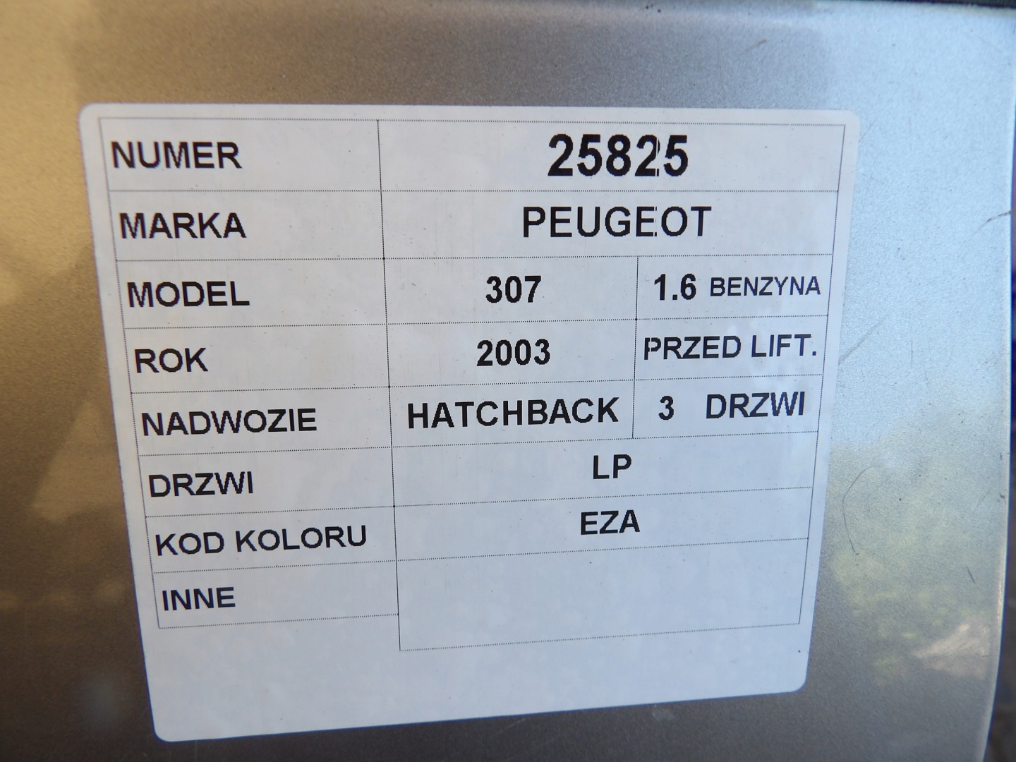 Peugeot 307 dvere predné Ľavé HB 3D lak. EZA