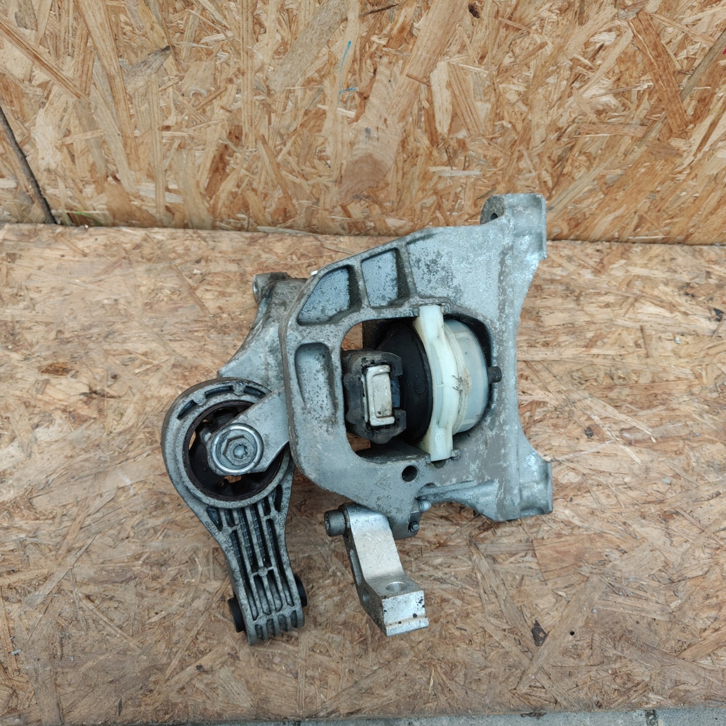 engine mount CITROEN C4 PICASSO II 2.0 BHDI