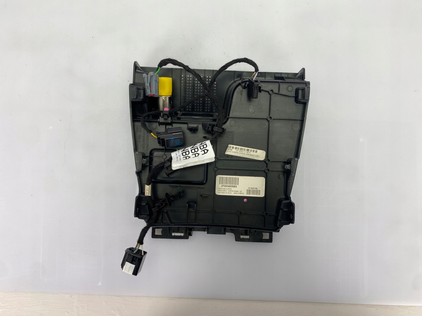 console panel zapalniczka Ford Escape 2020+ Kuga MK3 USA