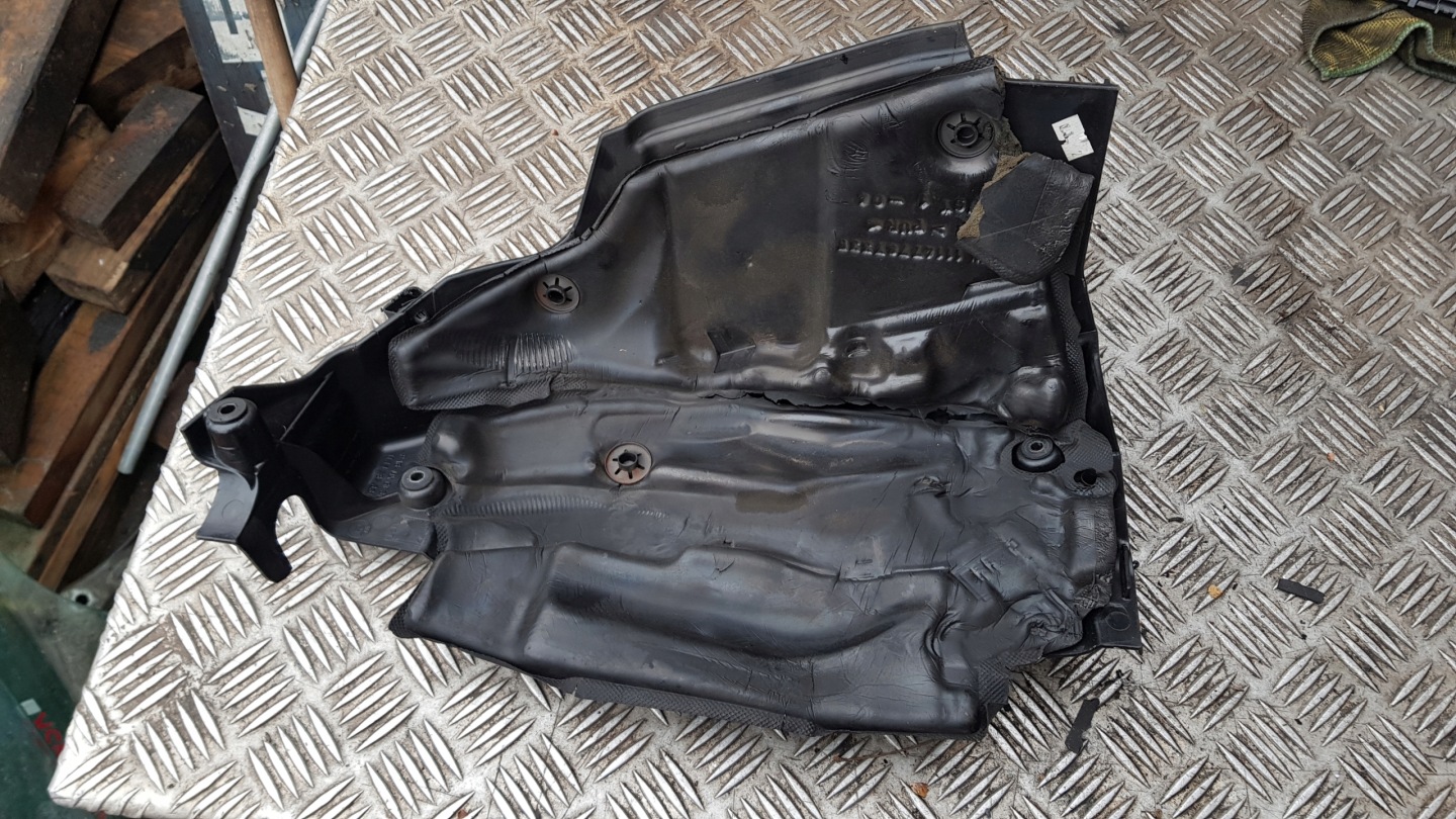 BMW E46 2.0D kryt obal MOTORU 11147787335