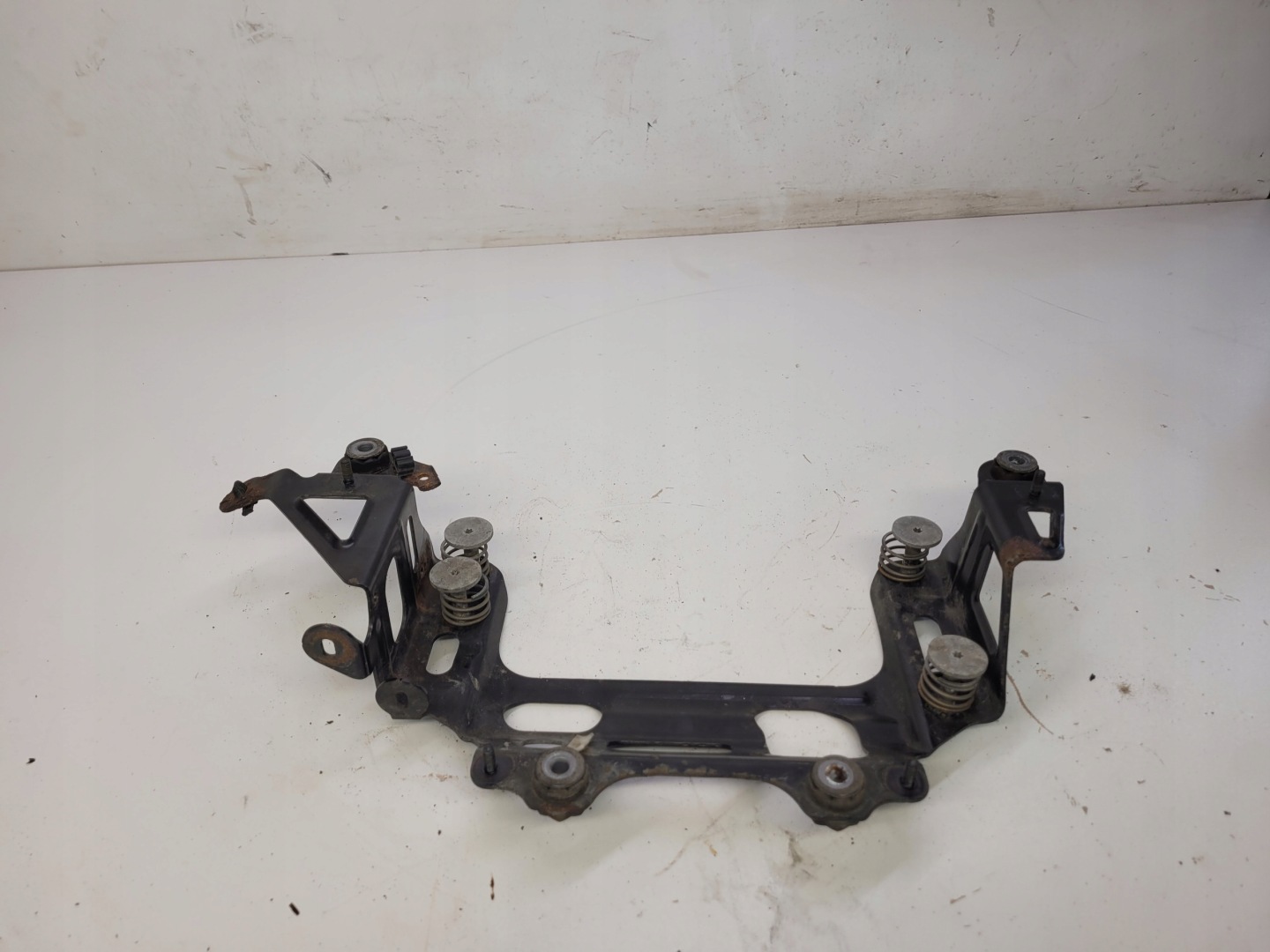 holder KOMPRESORA springing AUDI A8 4H0698999