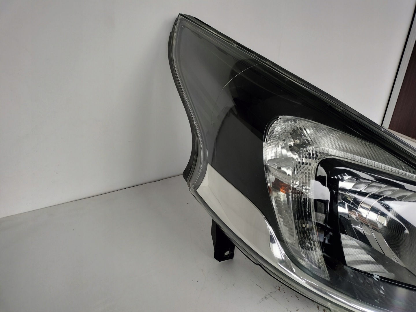 light right REFLEKTOR OPEL VIVARO B 14