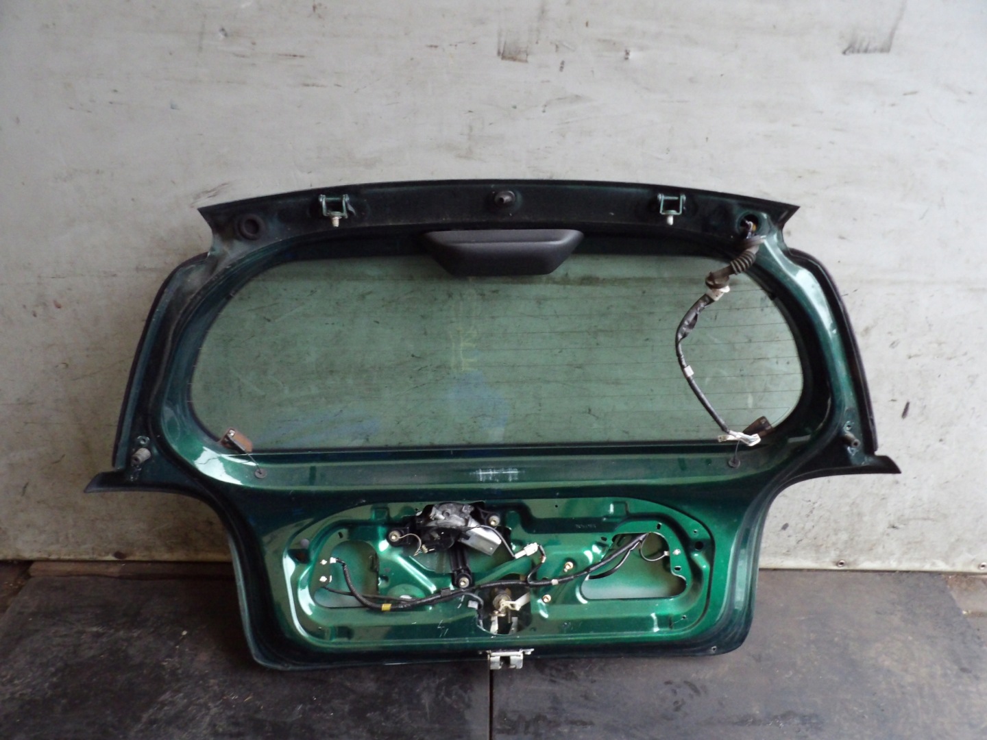 Toyota Yaris und heckklappe lak. 6R4