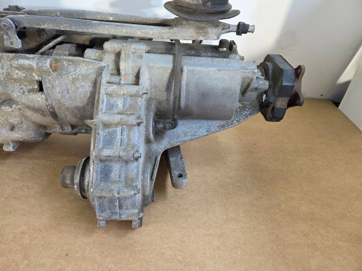 BMW 5 E34 2,5 IX manuale cambio 5 ingranaggi 1053401096