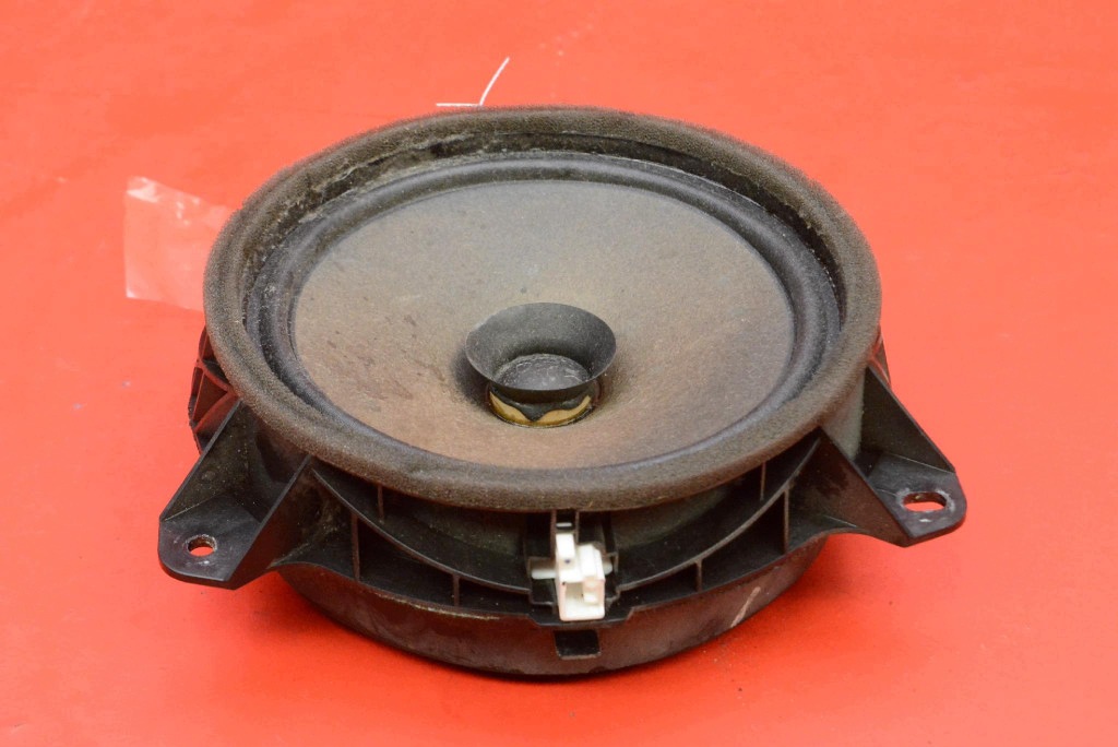 speaker left rear part 86160-02B80 TOYOTA COROLLA E21 LIFT 17-24