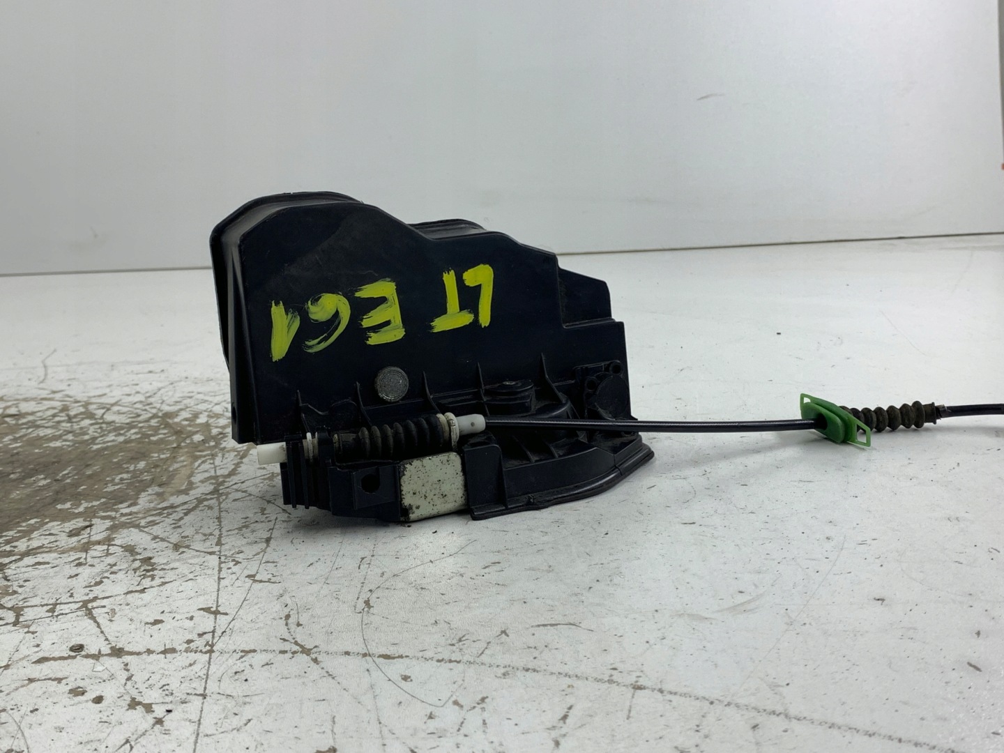 BMW E60 E61 lock door left rear part 7202147