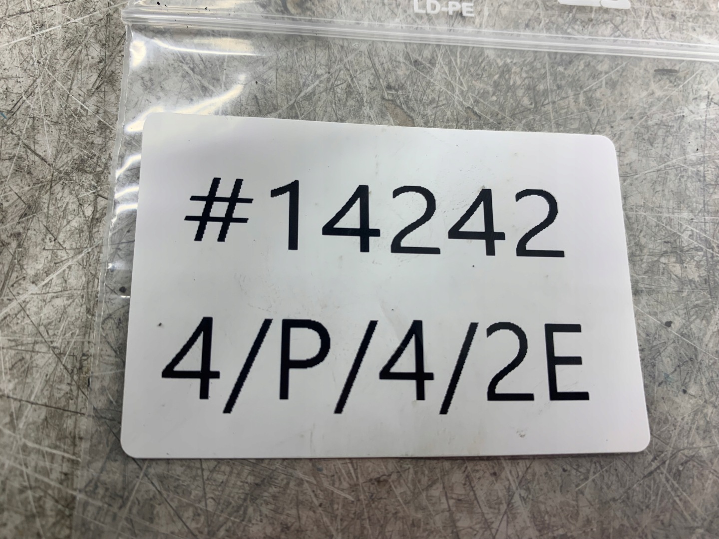 AUDI A4 B6 buse lave glaces gauche 8E0955987