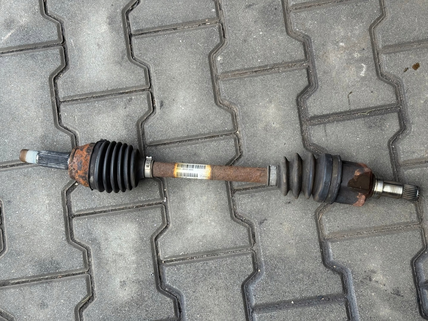 semi-axis left FORD FIESTA MK7 VII 7 8V513B437AAA