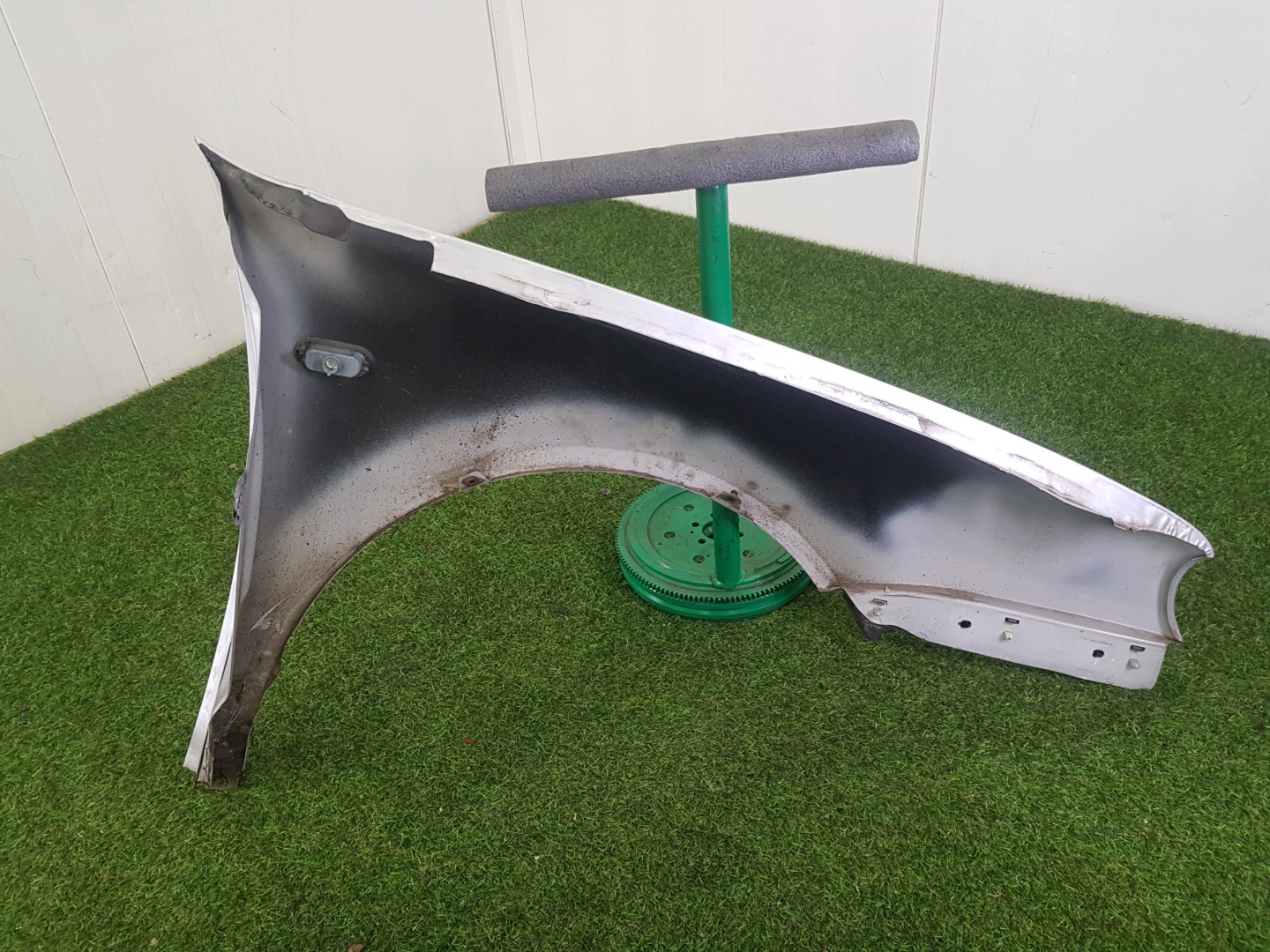 blatník levý přední VOLKSWAGEN GOLF 4