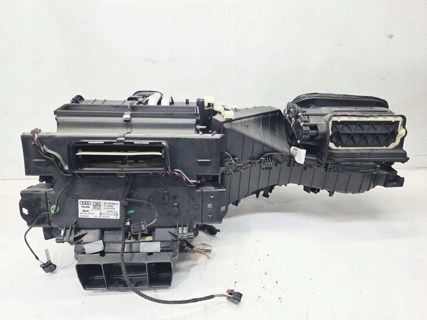 heater AUDI A4 B8 A5 8T 8K1820005AJ