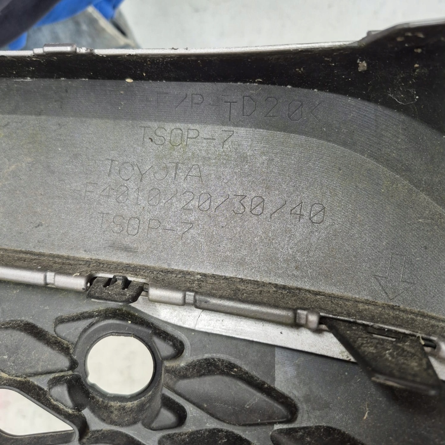 TOYOTA C-HR and 1 16-19 bumper front front PDC