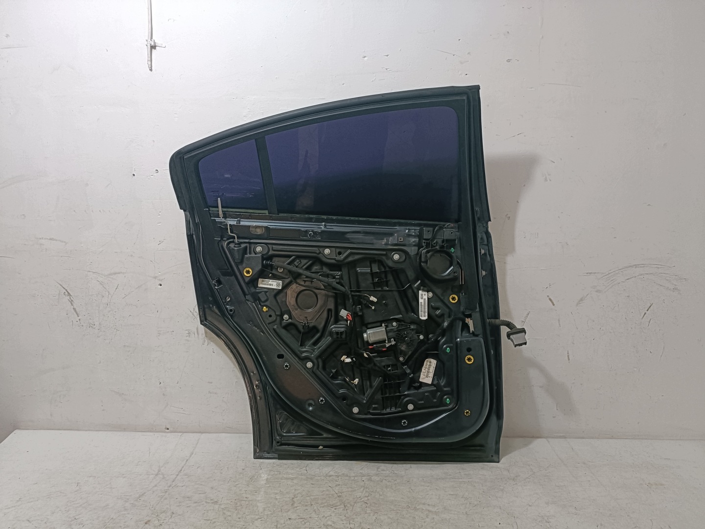 DODGE CHARGER 2019- door left rear part rear. PAR complete 68409482AB
