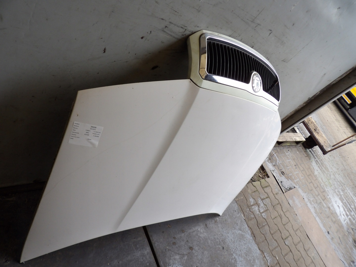 Skoda Fabia et capot