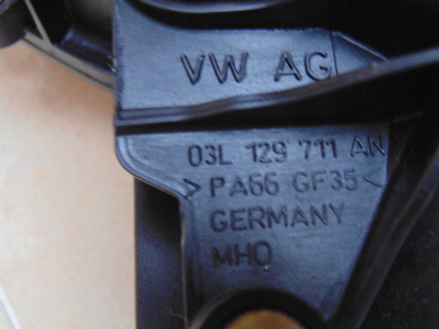 THROTTLE FLAP 03L128063AC HEADER PIPE 03L129711AN VW