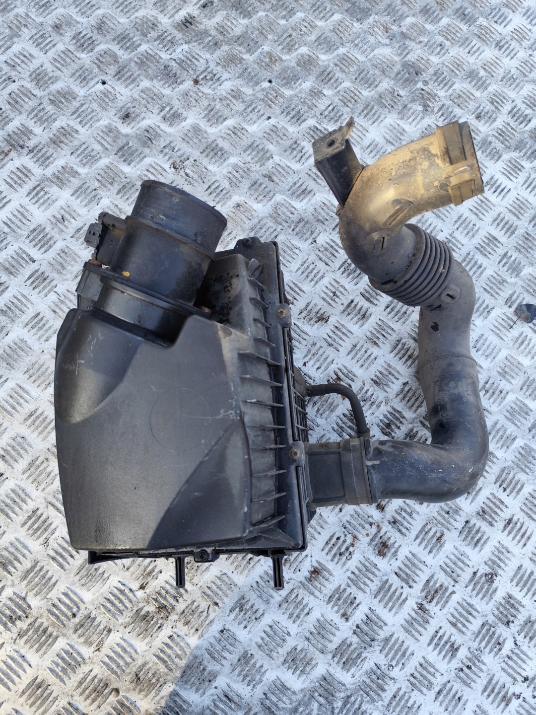 RENAULT MASTER III 2.3 DCI Gehäuse filter luft