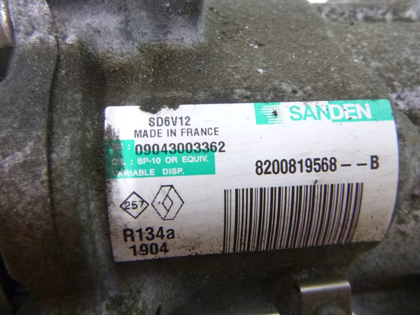 compressor compressor; of the air conditioning Renault Twingo II 1.2 2013r 8200654541