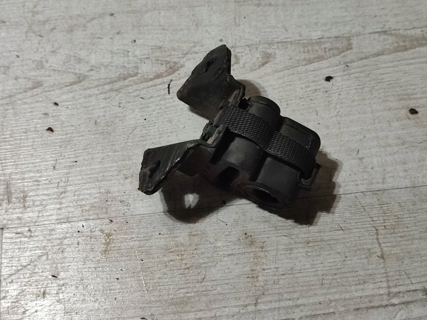 Opel Corsa F 2020 holder bracket tlumika