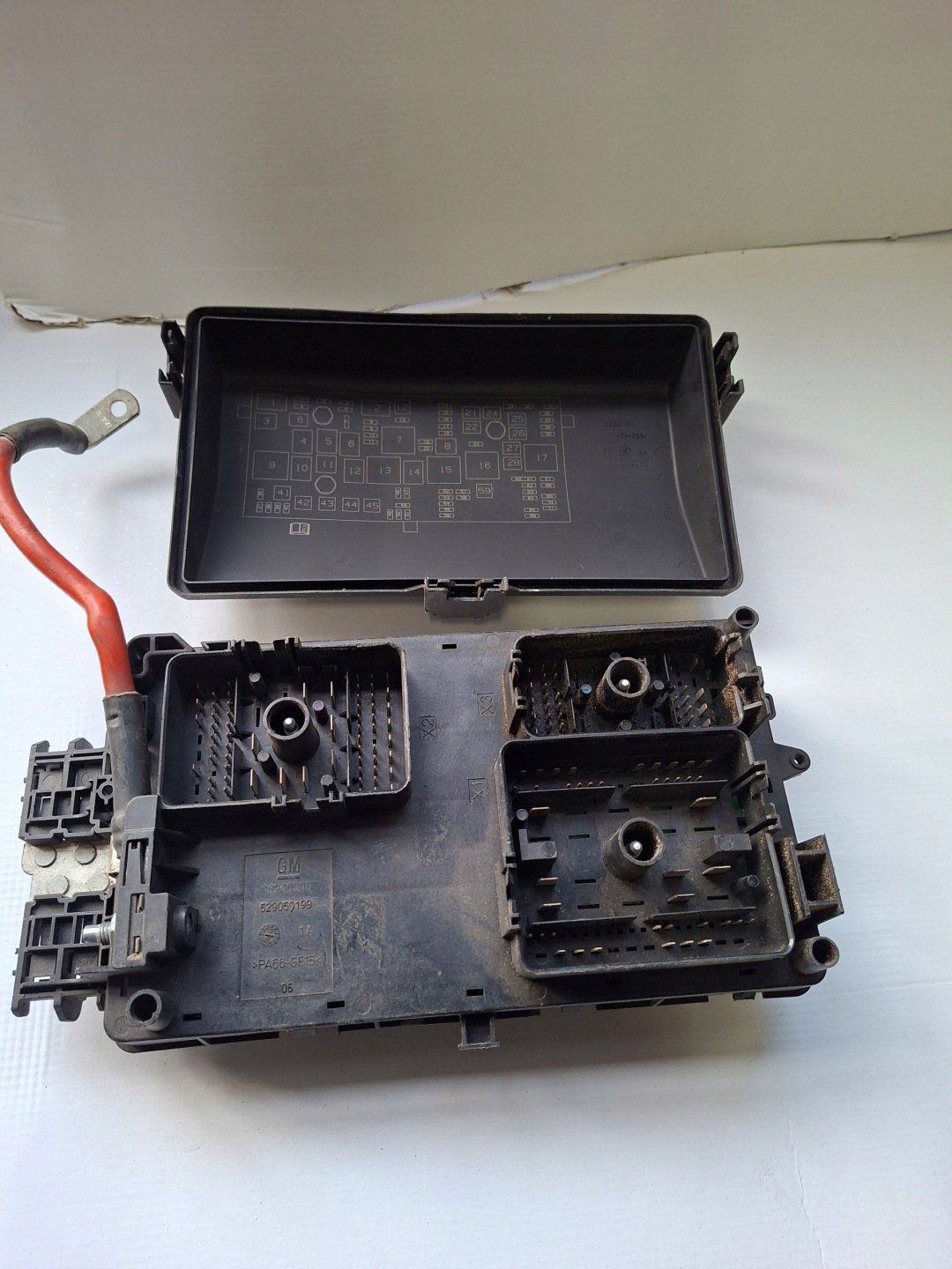 Module fusibles OPEL ASTRA III 13255300
