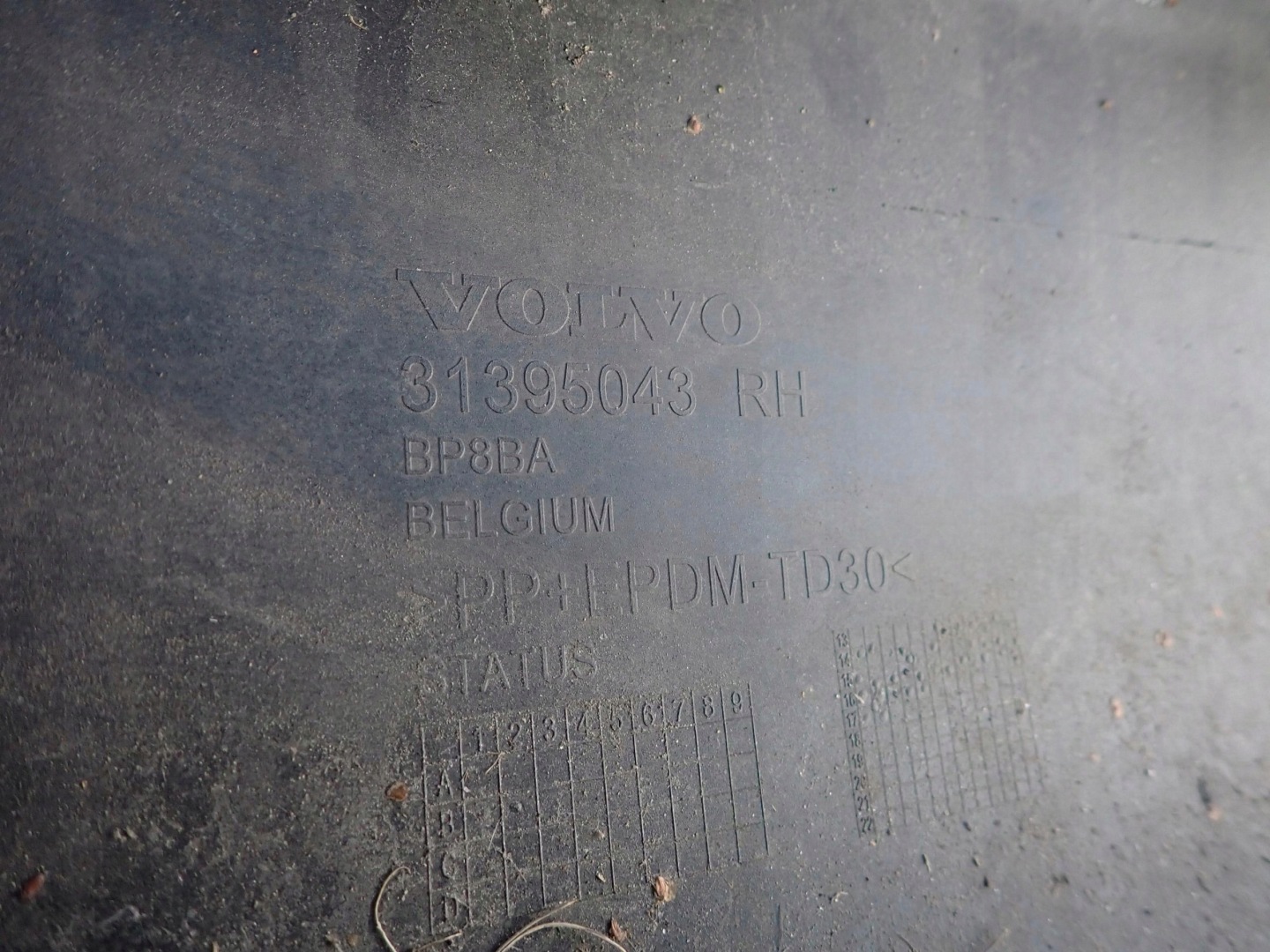 VOLVO V40 12-> threshold right moulding threshold right