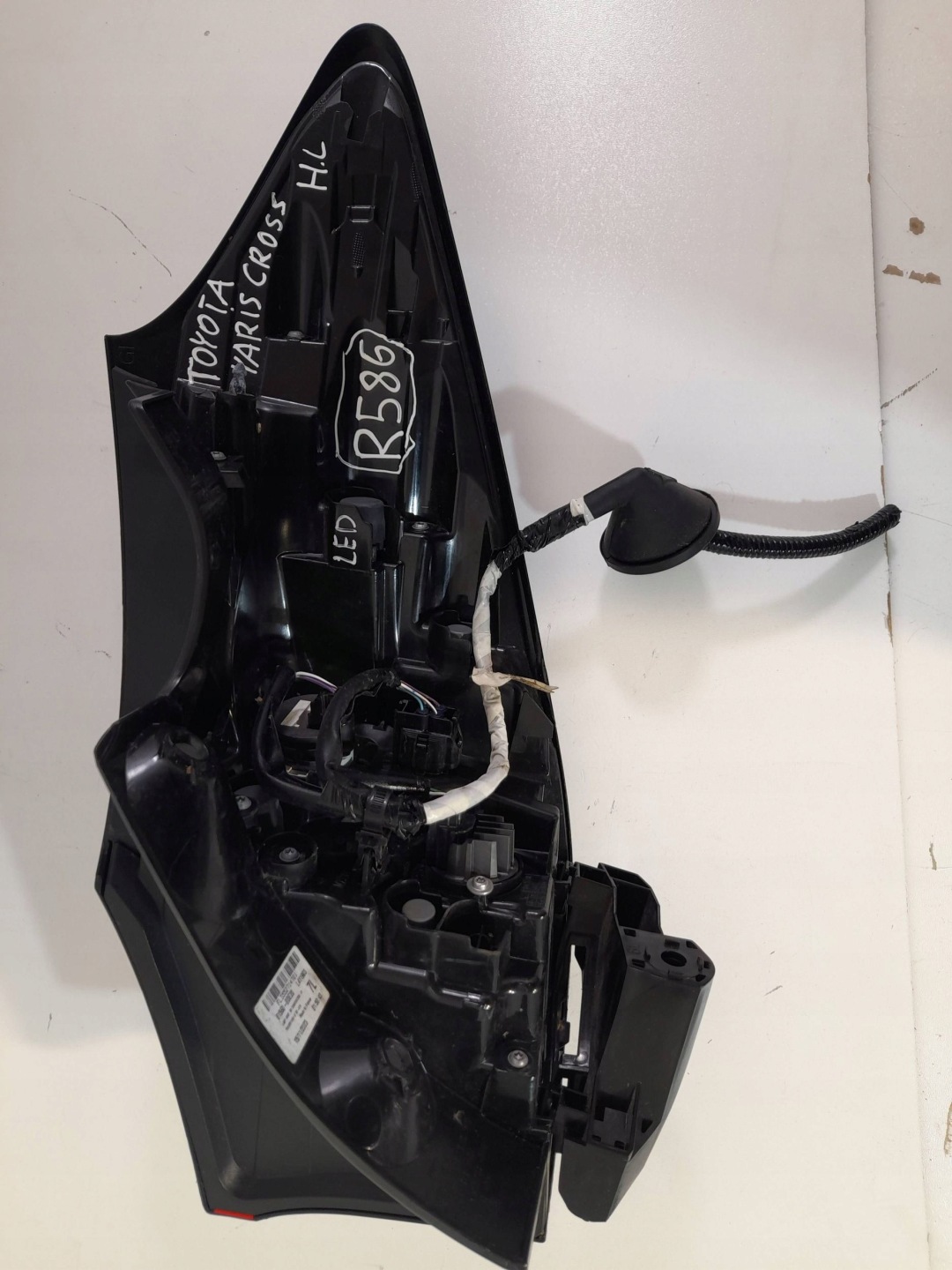 Toyota Yaris Cross light rear left 815600DE20 (R585)