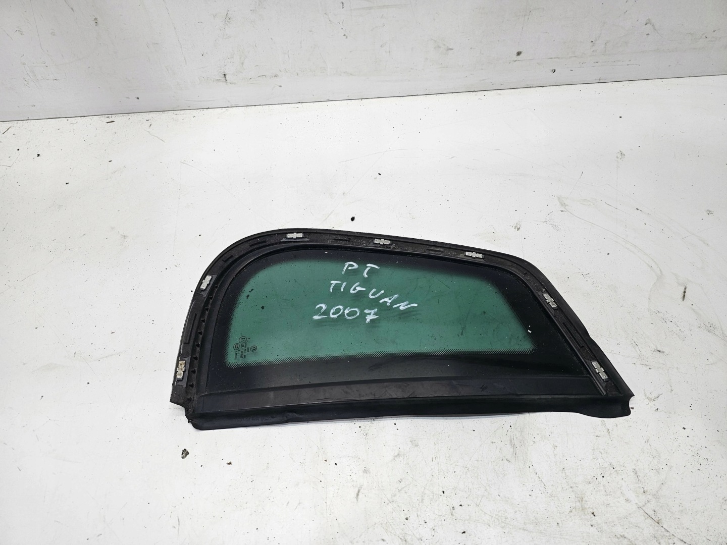 window bodywork right rear part VW TIGUAN 2007R below CHROM 5N0845042L