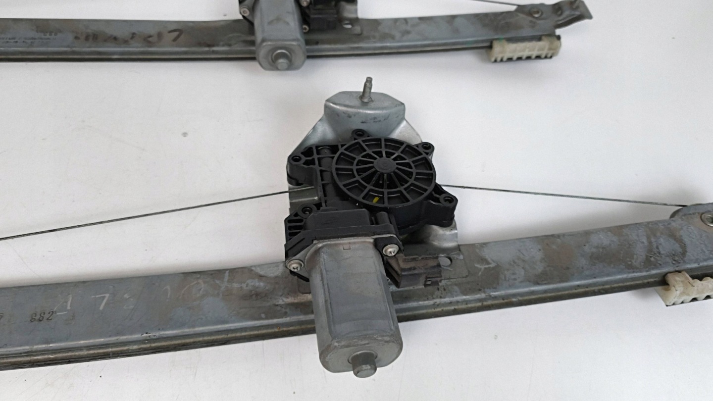 Vivaro B Trafic III window regulator door left front 807210974R