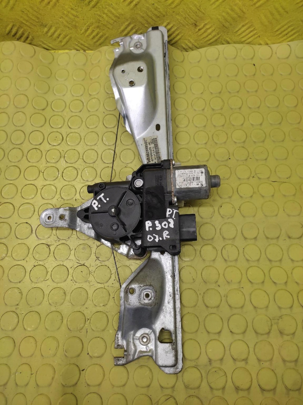 PEUGEOT 308 window regulator right rear part