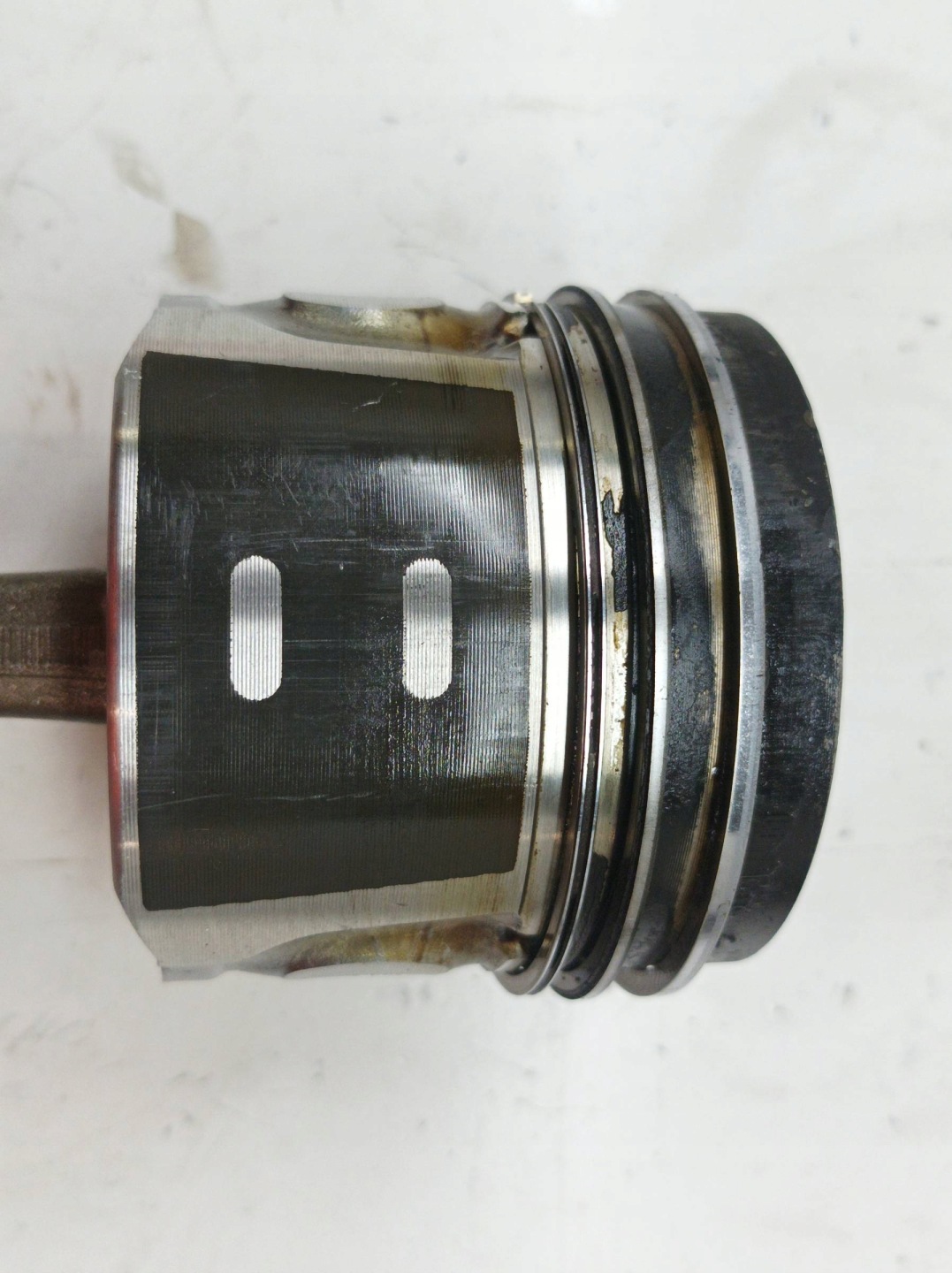 piston connecting rod 1.6 HDI Peugeot Partner II (2008- )