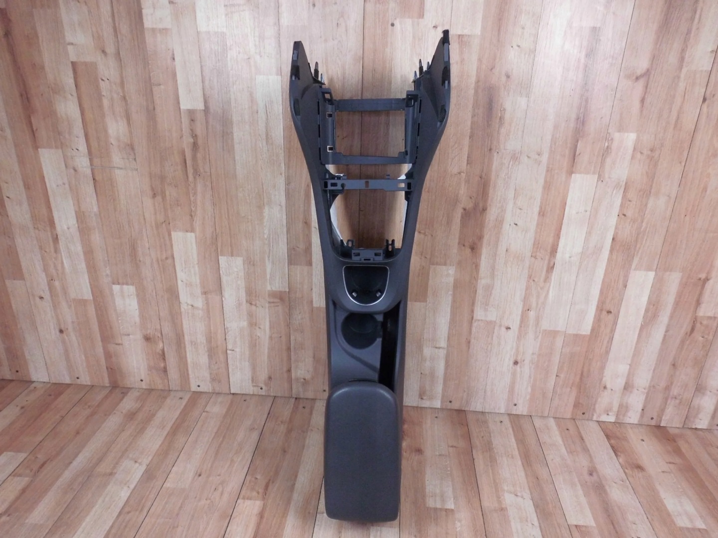 Hyundai Ioniq tunel central armrest