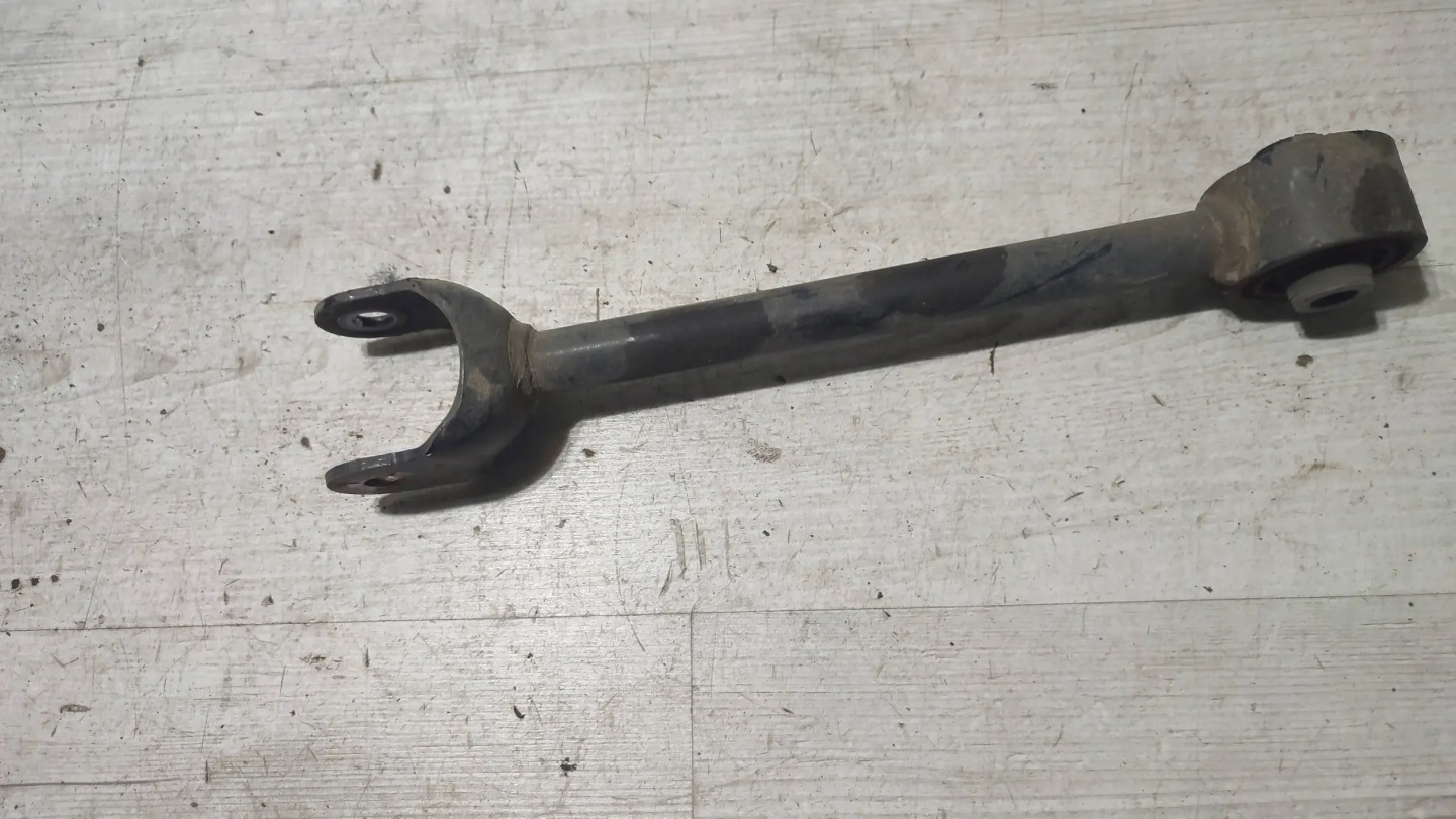 Toyota C-HR and 1.2 19r rear part side left arm