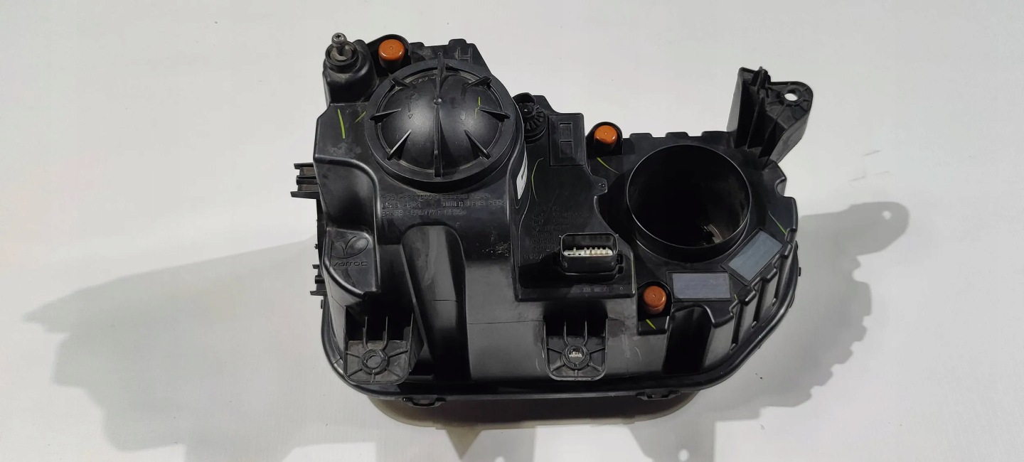 light front front left Dodge Challenger 2015