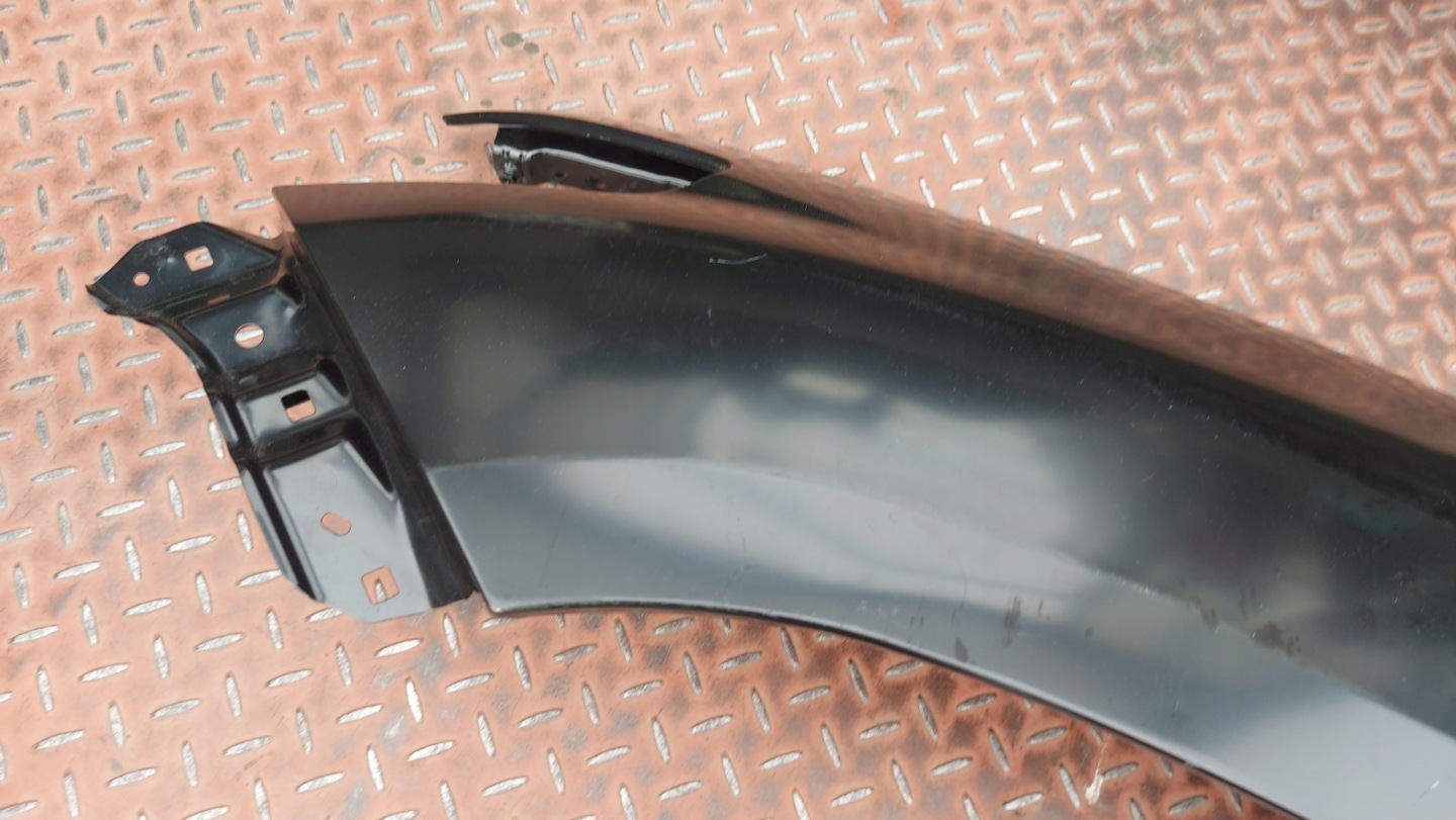fender left front TOYOTA LAND CRUISER 150 09-17