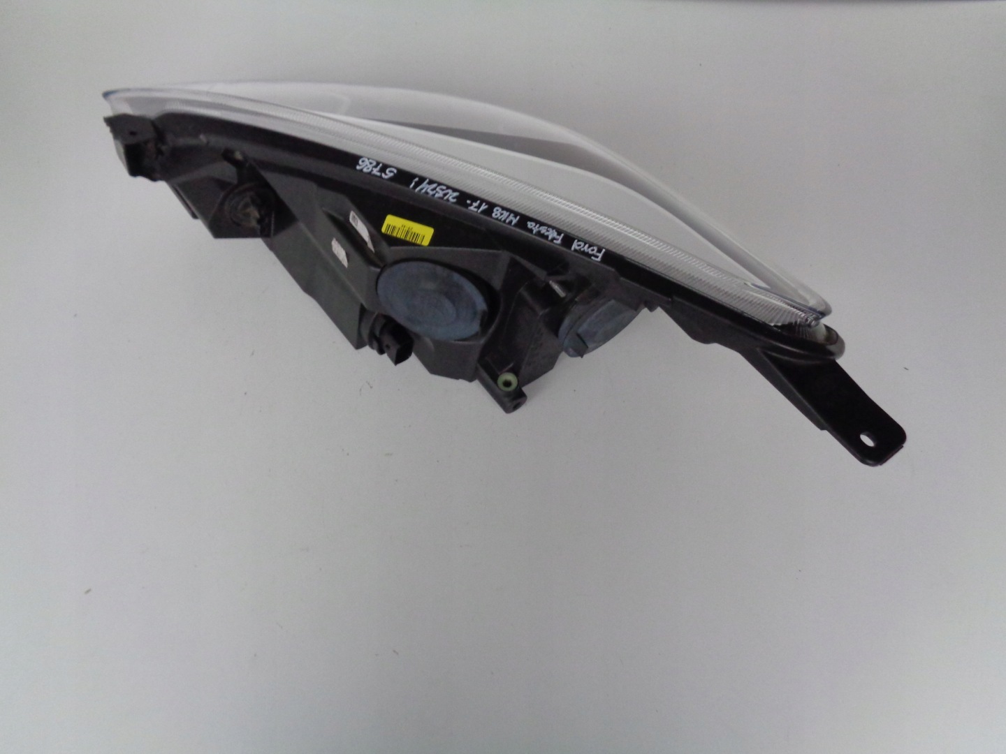 light right REFLEKTOR FORD FIESTA MK8 17