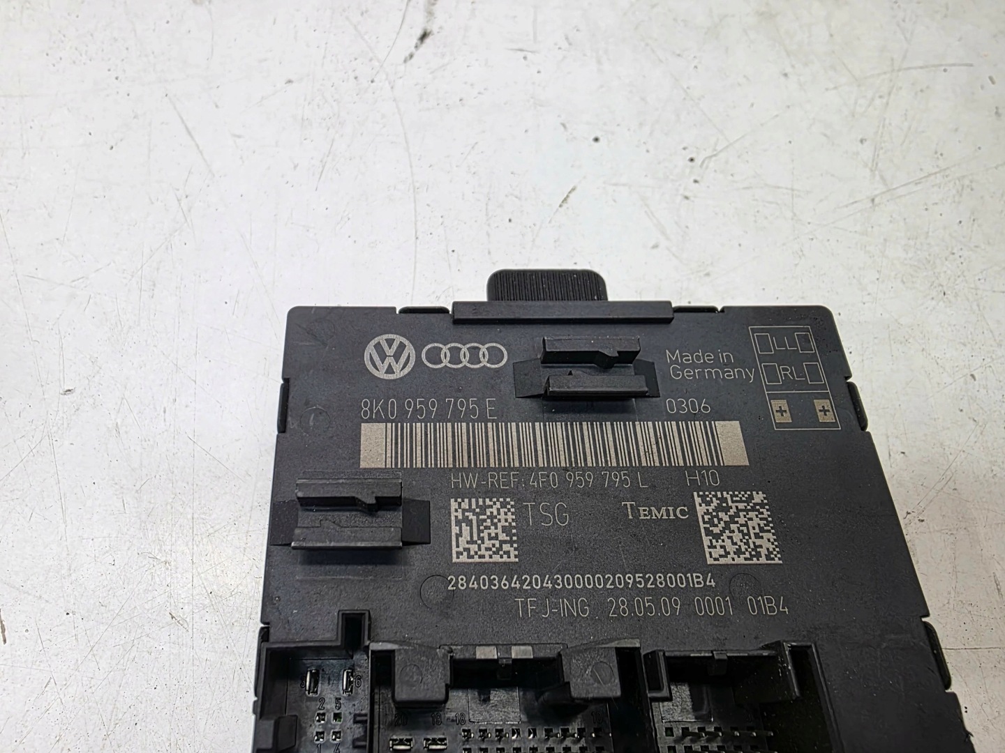 module door right rear part AUDI A4 B8 A5 Q5 8K0959795E
