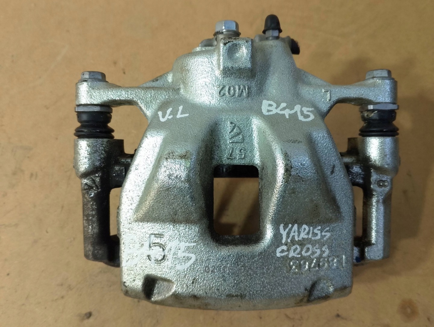 TOYOTA YARIS CROSS caliper front left front JARZMO L84613 (B415)